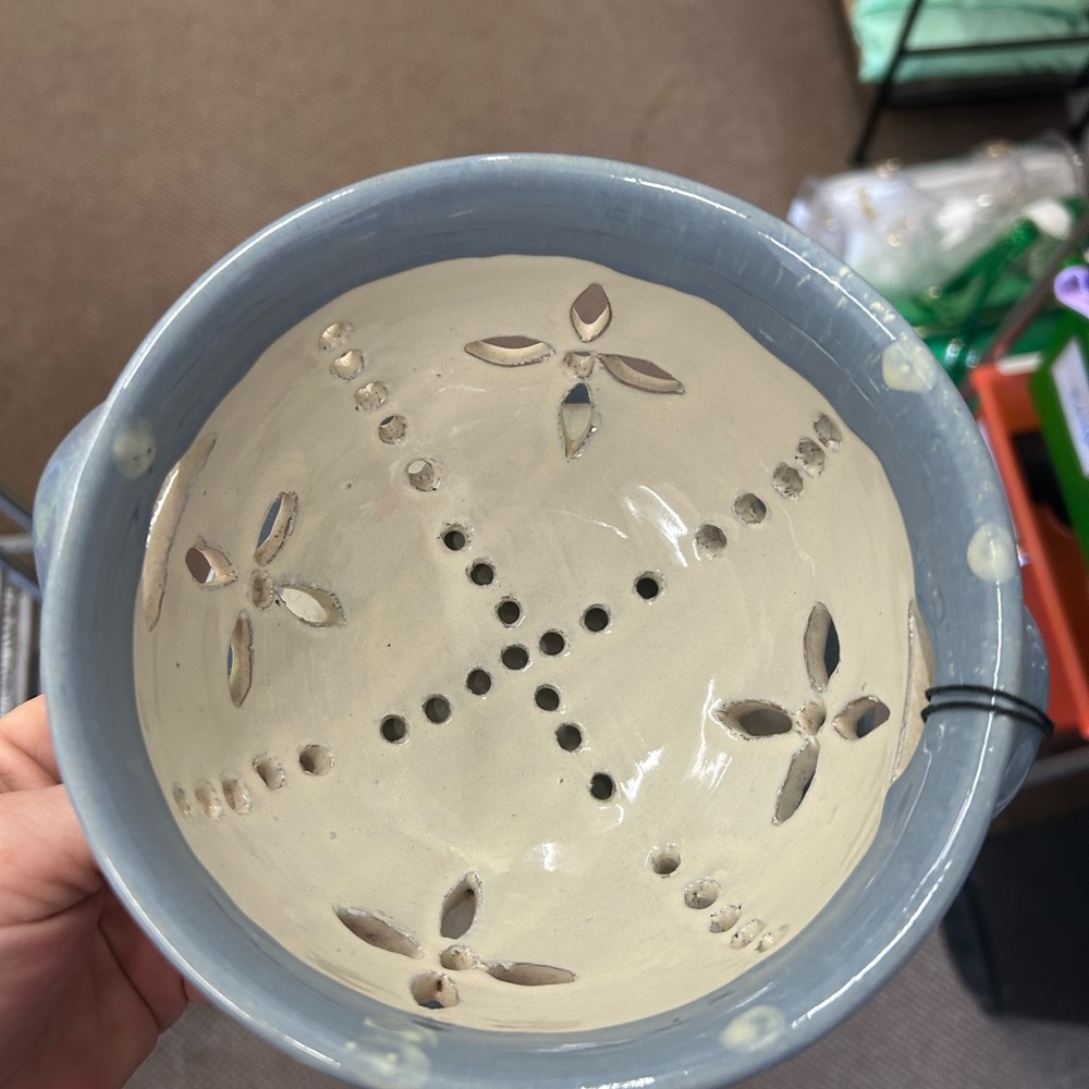 ceramic fruit bowl and strainer